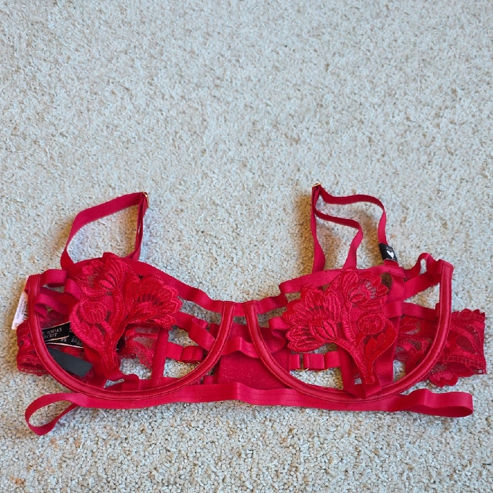 Victoria's Secret Vibrant Red Lace Bra